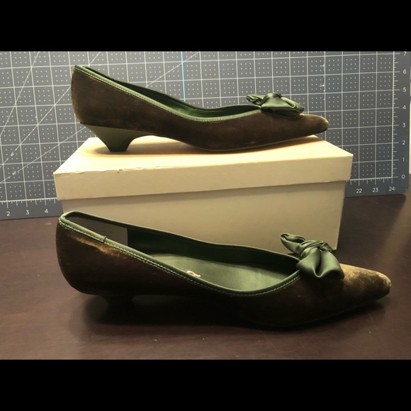Nina velvet flats with slight heel. - Picture 2 of 5